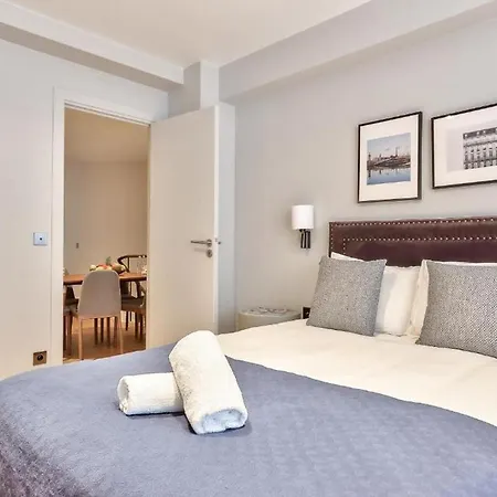 Spacious Flat With 3-bedroom In Appartement *
