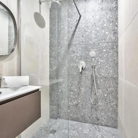 Spacious Flat With 3-bedroom In Daire