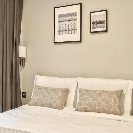 Daire Spacious Flat With 3-bedroom In
